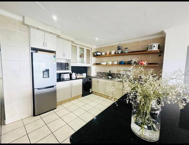 3 BEDROOM APARTMENT FOR SALE IN BLYTHEDALE